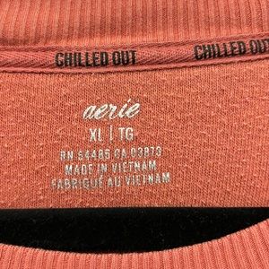 Aerie oversized salmon colored side slit 31 in length super soft sweat shirt.